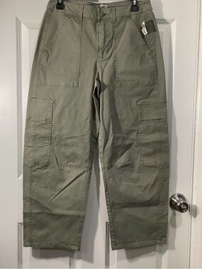 Universal Thread Olive Green Cargo Pants wide leg size 8 NWT.